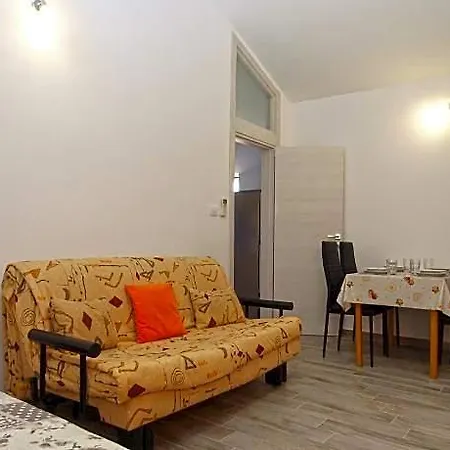 898 풀라